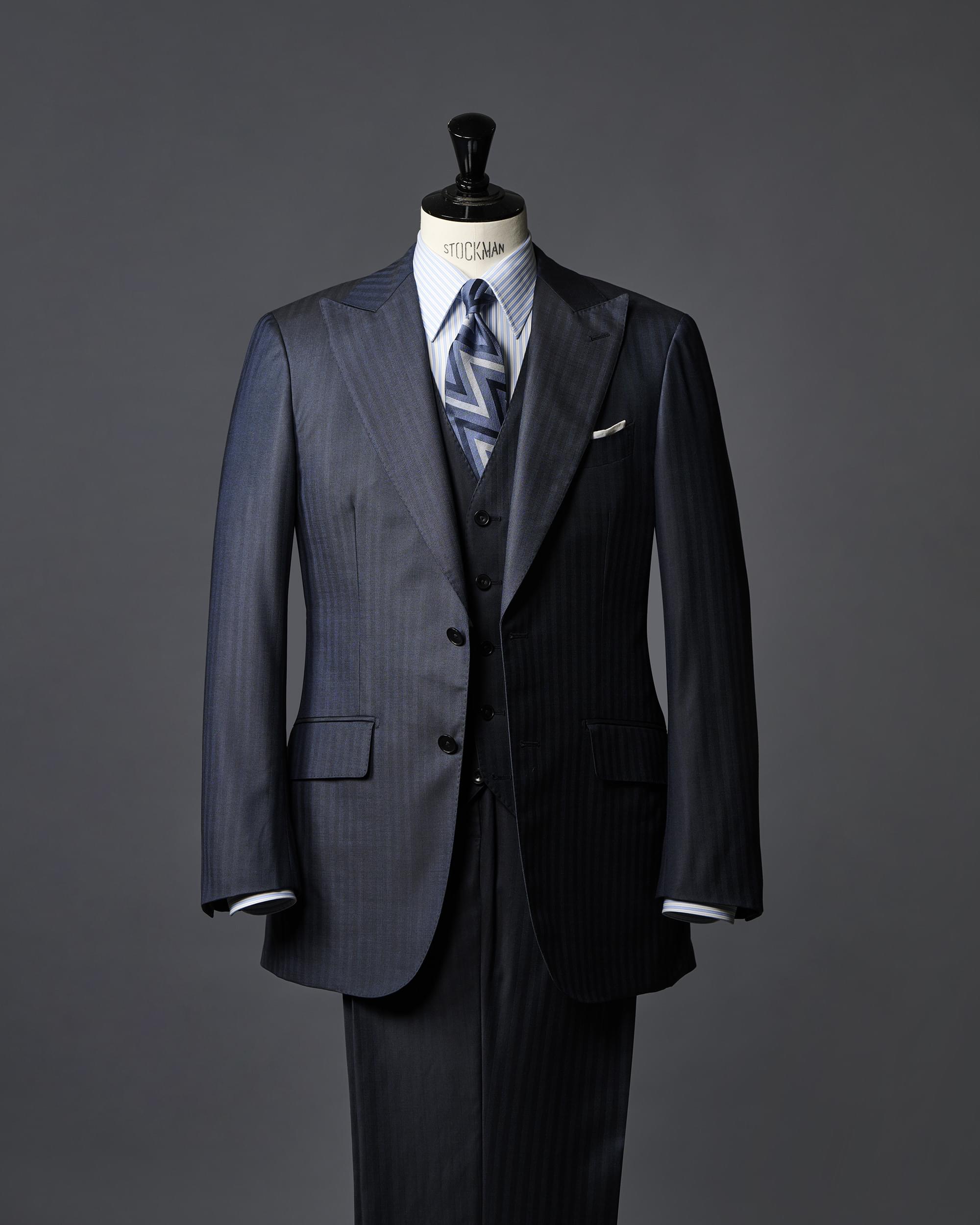 FRATELLI TALLIA DI DELFINOの仕立て例、ネイビースーツ