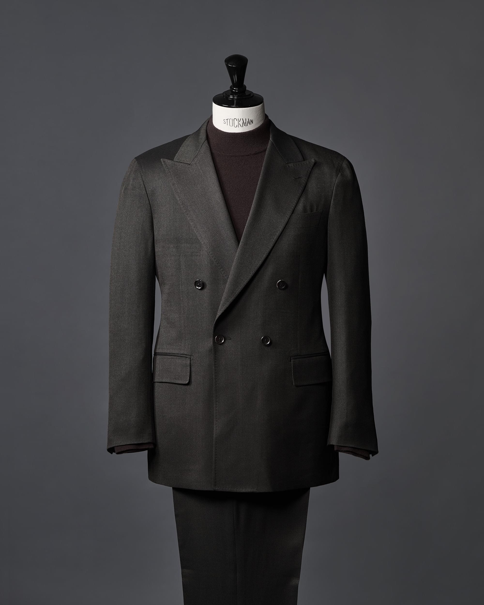 TRABALDO TOGNA ESTREMO 3Ply Cavalryの仕立て例、ブラウンのダブルブレステッドスーツ