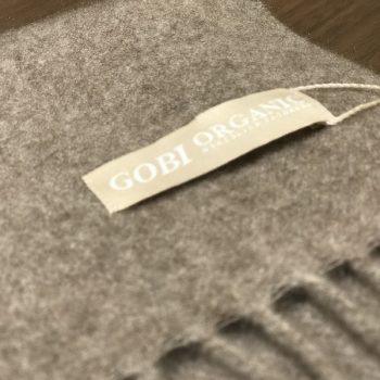 滑らかな肌触りと上品な光沢をお楽しみください。