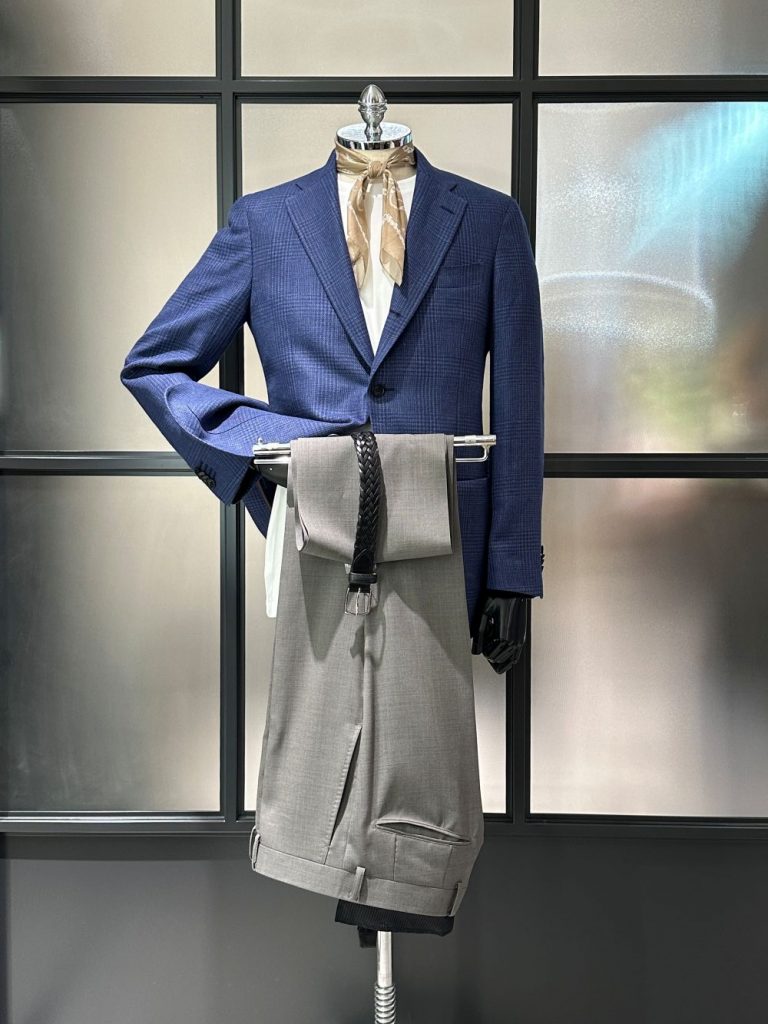 紺無地ジャケットの次は？①