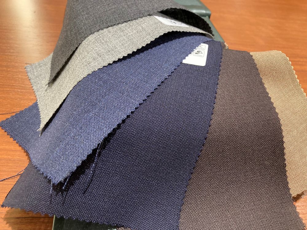 季節に合わせたスーツ生地の違いとは！？