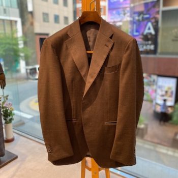 【新しいスーツ仕上がりました。ブラウンスーツ】