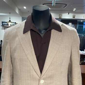 夏向きスーツのご紹介です