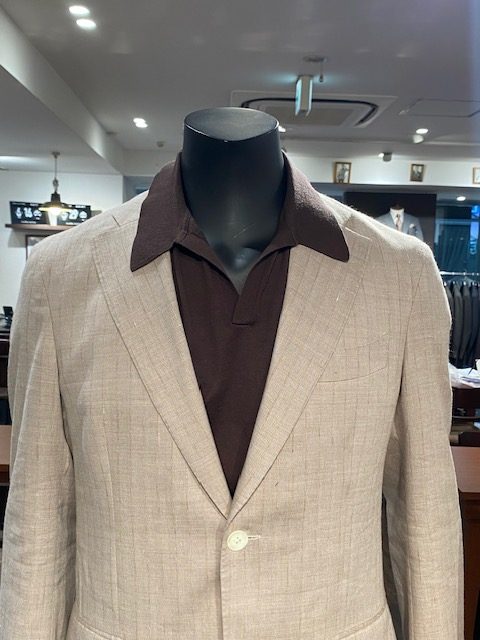 夏向きスーツのご紹介です