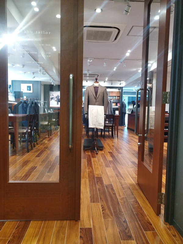 【銀座six店】8/17 リニューアルオープン！より「麻布テーラーらしく」生まれ変わった店内をご紹介