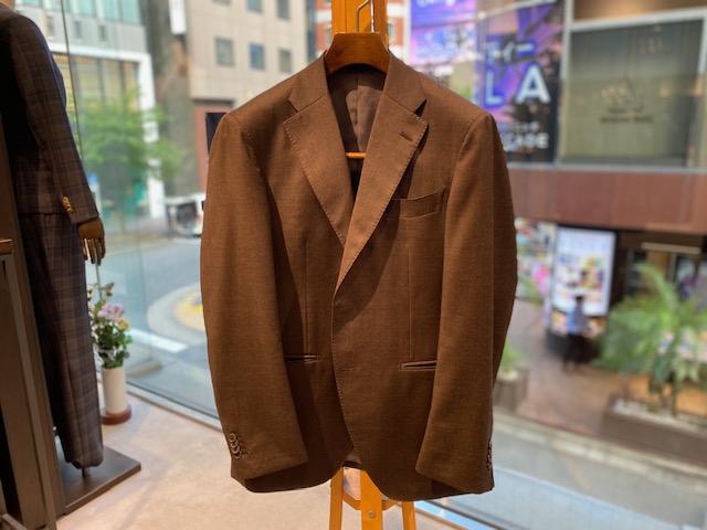 【新しいスーツ仕上がりました。ブラウンスーツ】