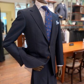 違いの分かる、至高のネイビースーツ!!