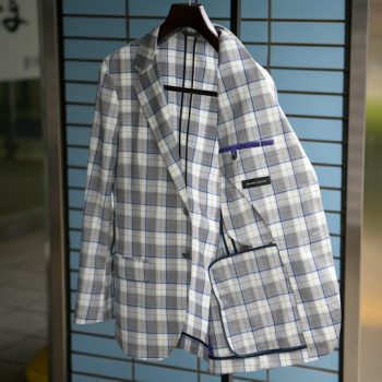 空気を纏うように軽い、シャツ感覚で羽織れるジャケット!!