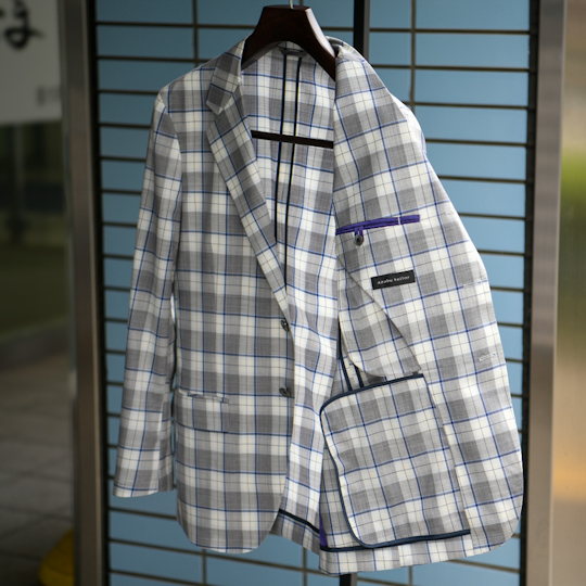 空気を纏うように軽い、シャツ感覚で羽織れるジャケット!!