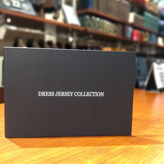 飛躍的人気のブラウンジャージーセットアップをお見逃しなく…!!