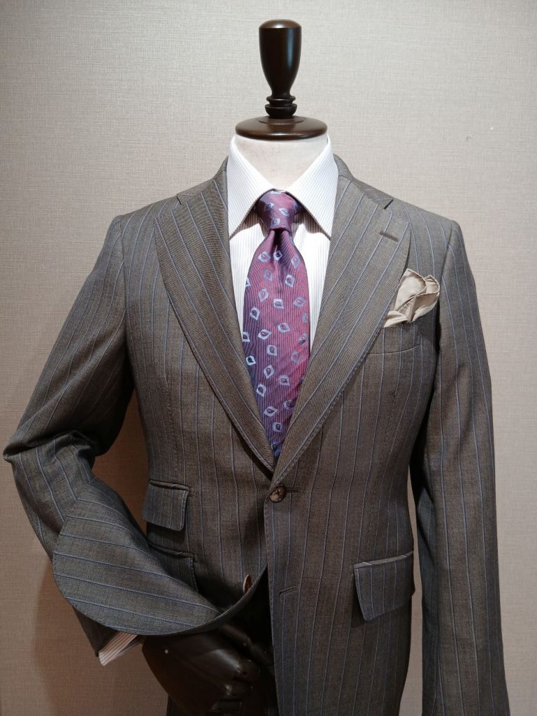 麻布テーラー広島店のブラウンスーツ
