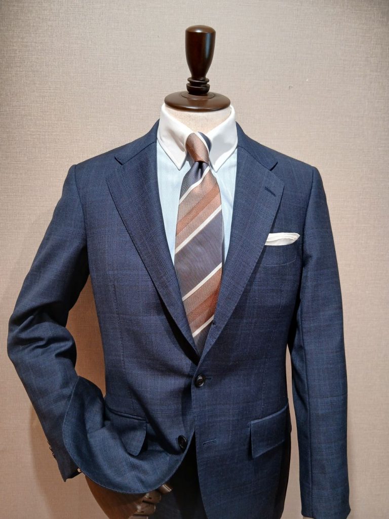 麻布テーラー広島店のネイビースーツ、コーディネート例