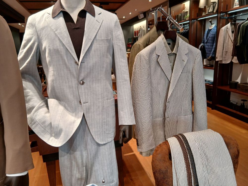 ノーネクタイが似合うビジネスカジュアル向きセットアップのコーディネート例