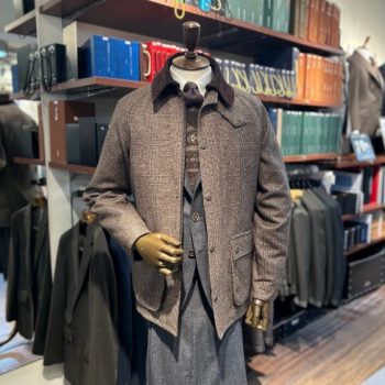 仕事も休日も品良く。フィールドコートが叶える大人のスタイル。