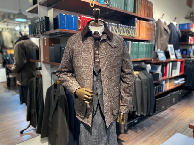 仕事も休日も品良く。フィールドコートが叶える大人のスタイル。