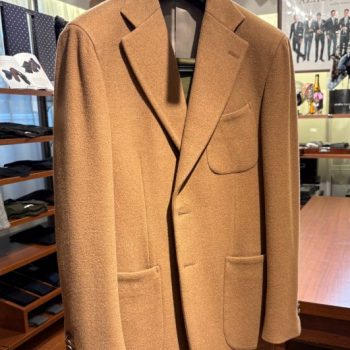 暖かいジャケットの季節もやってきました。