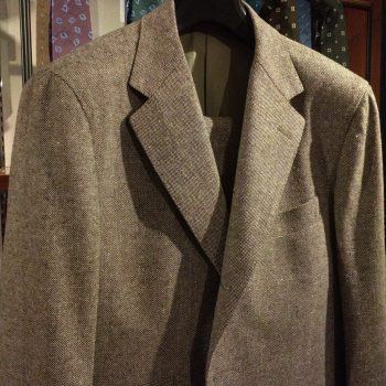 ドレスダウンしたジャケット