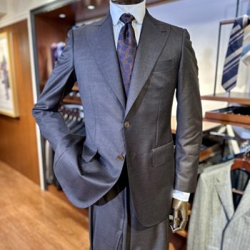 【成人式スーツのご提案】 ~晴れの日のスーツをオーダーで、更にかっこよく!~