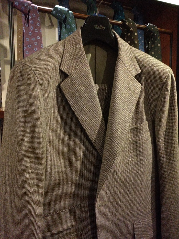 ドレスダウンしたジャケット