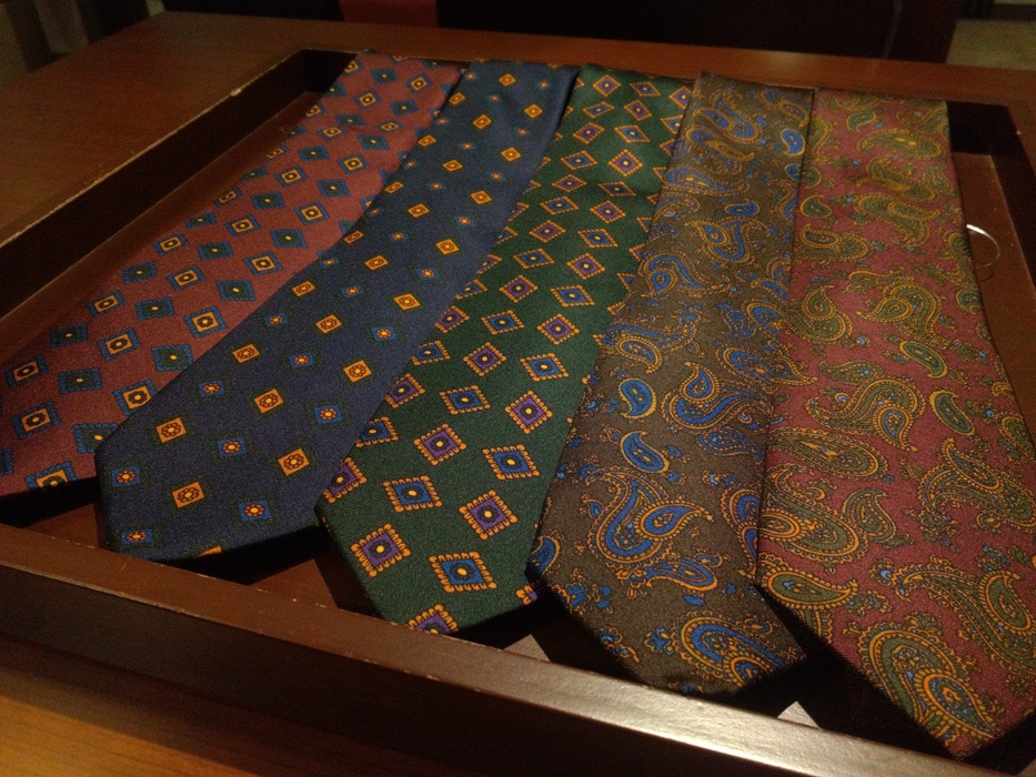 ネクタイの新柄入っています