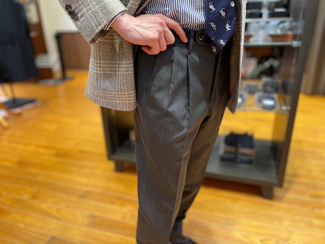 私服でも活用できるパンツのおすすめ