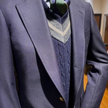 【ジャケット合わせで使えるニットバリエーション】