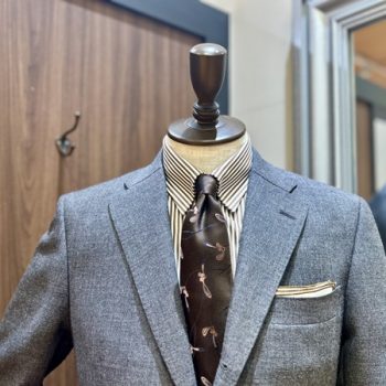 これからの季節におすすめ！ドライタッチな春夏スーツ２選！