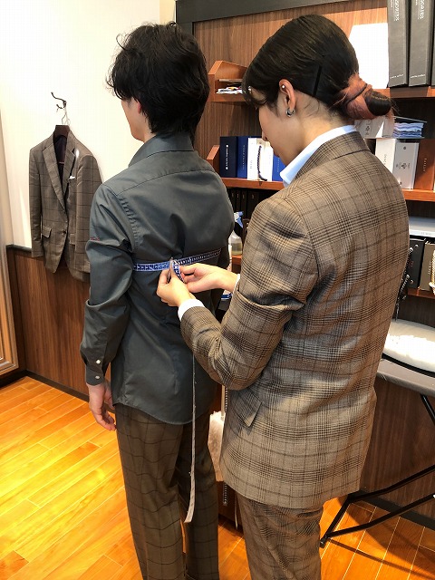 スタッフ佐藤が仕立てたシャツ。