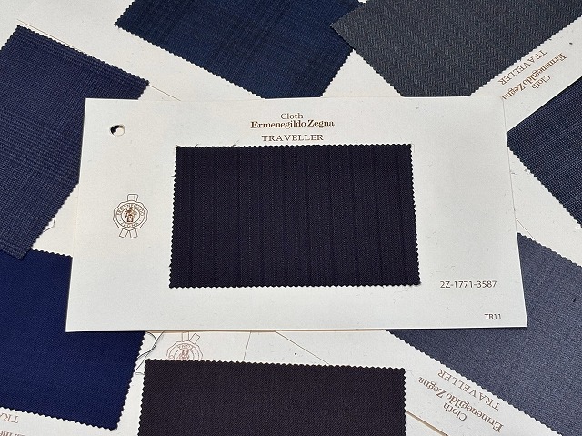 【シックでありながら個性的なスーツ】