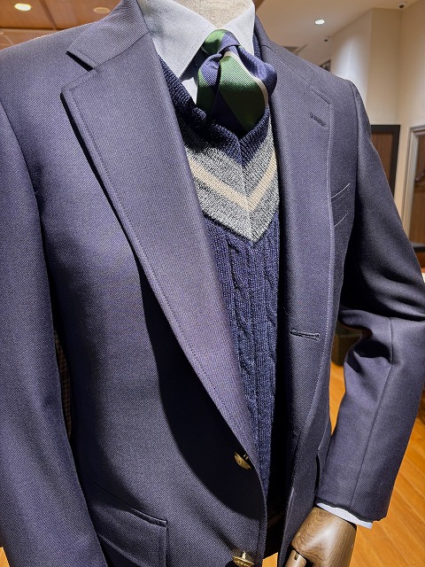 【ジャケット合わせで使えるニットバリエーション】