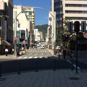 暖かいマフラーが必要な季節です。