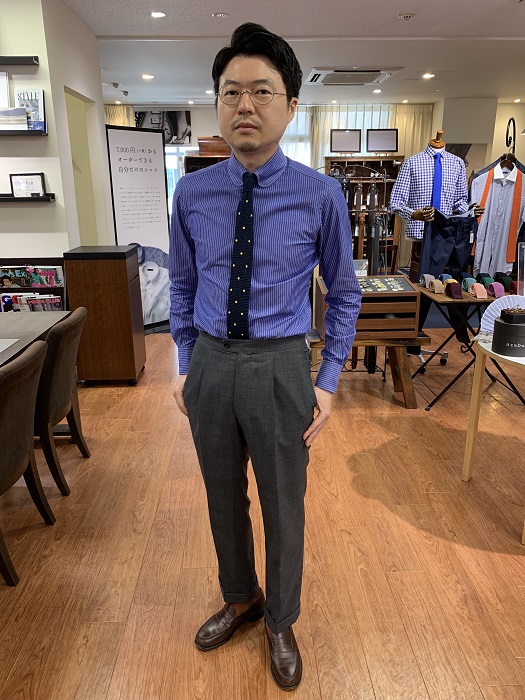 今年のスラックスは¥15,000でゆったり涼しく