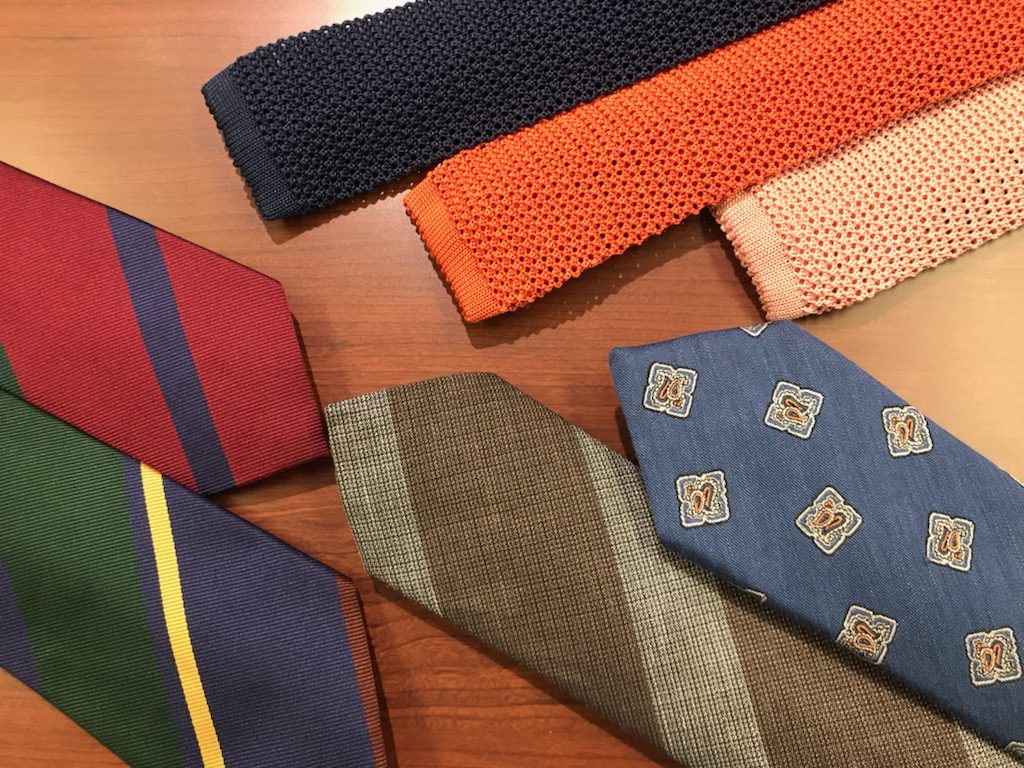 カジュアルな着こなしにおススメのネクタイと保管方法