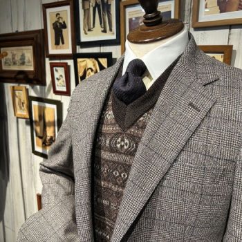 テーラードスタイルにニットベスト