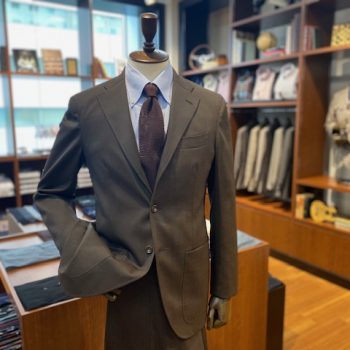イタリア製生地ブラウン ブレザーとスラックスのセット海外ホテル