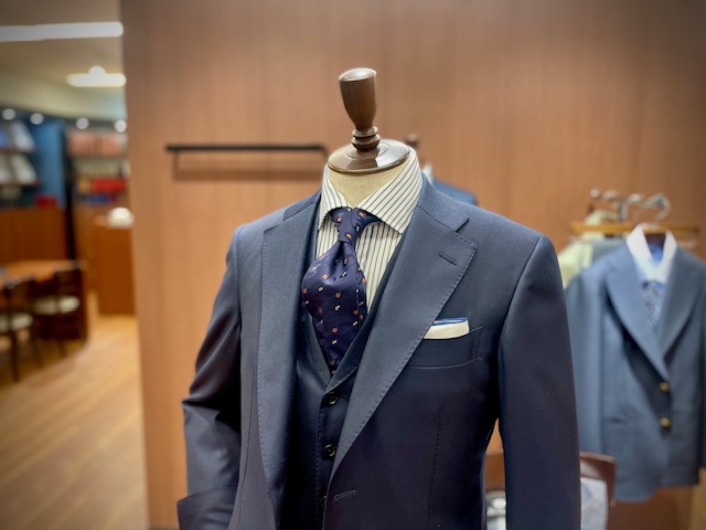 これからの季節にぴったりなLORO PIANA
