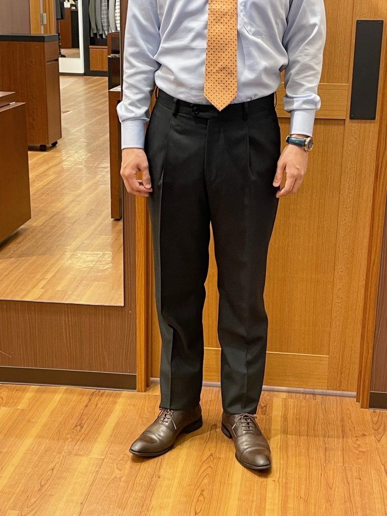 スラックスをオーダーしてみませんか？