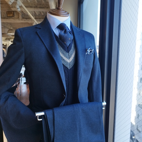 出張にも日常にも。ジャージースーツという選択