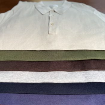 ニットポロ、入荷してます。