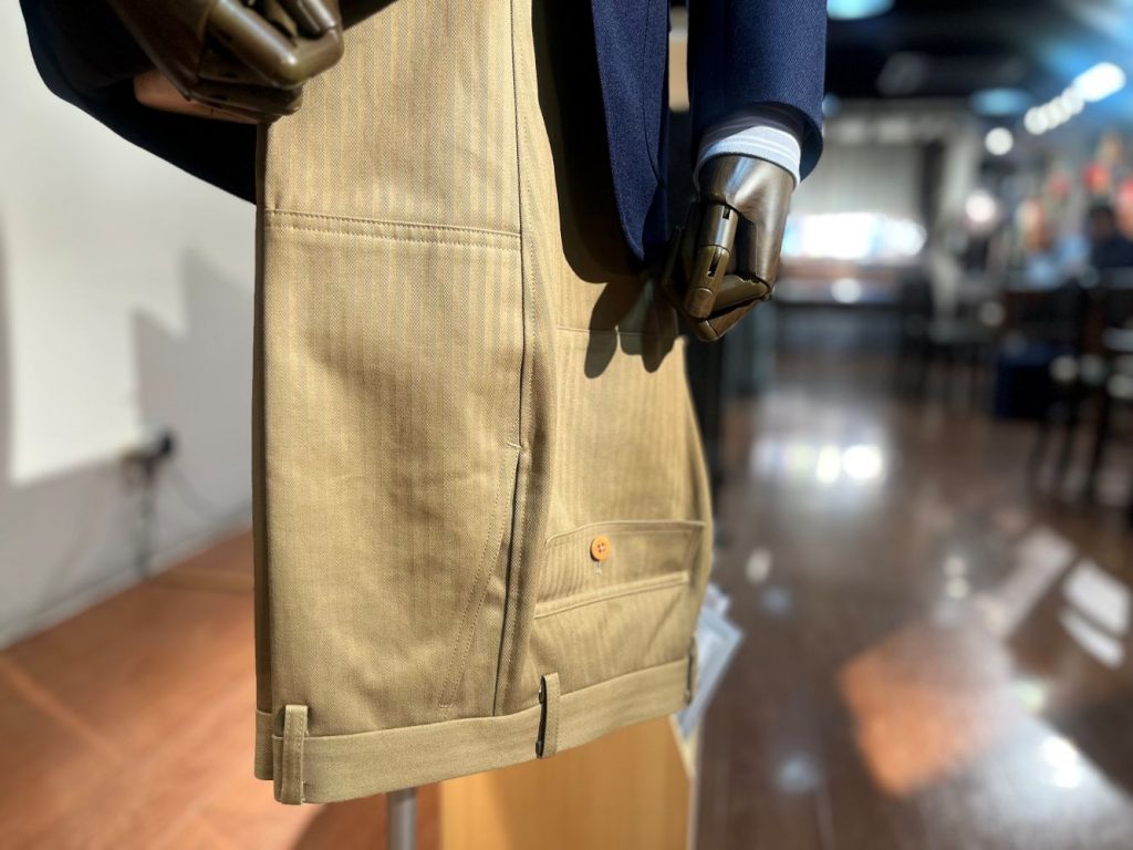 今シーズン新登場、ドレスベイカーパンツ