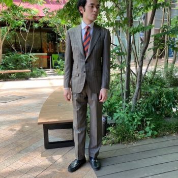 スタッフスナップ　夏の定番トロピカルスーツ