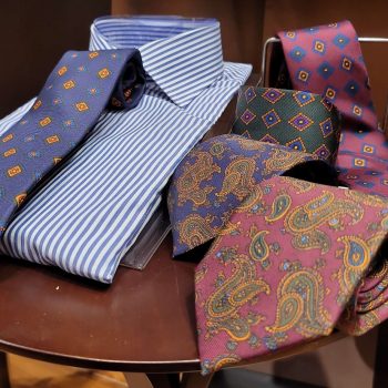 新作のネクタイ入荷してます