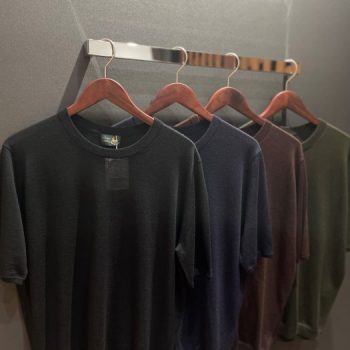 ニットTシャツでいつもより上品なカジュアルを