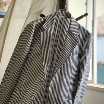 【まるでシャツ!?】驚きの軽さで纏う上着“Air Jacket”とは？