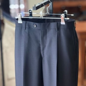 【仕立てにゃ損!?】ジワジワ人気沸騰中のウォッシャブルスラックスに注目!!
