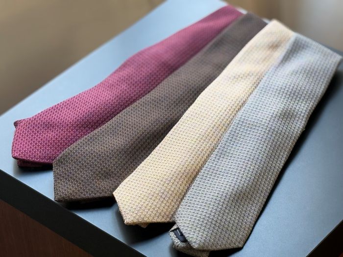 アクティブなスーツスタイルに併せたい。グレナディーンタイに注目!!