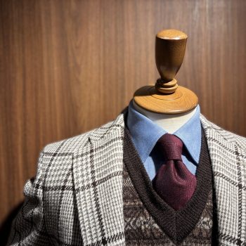 ツイード生地を、軽く羽織りやすく。