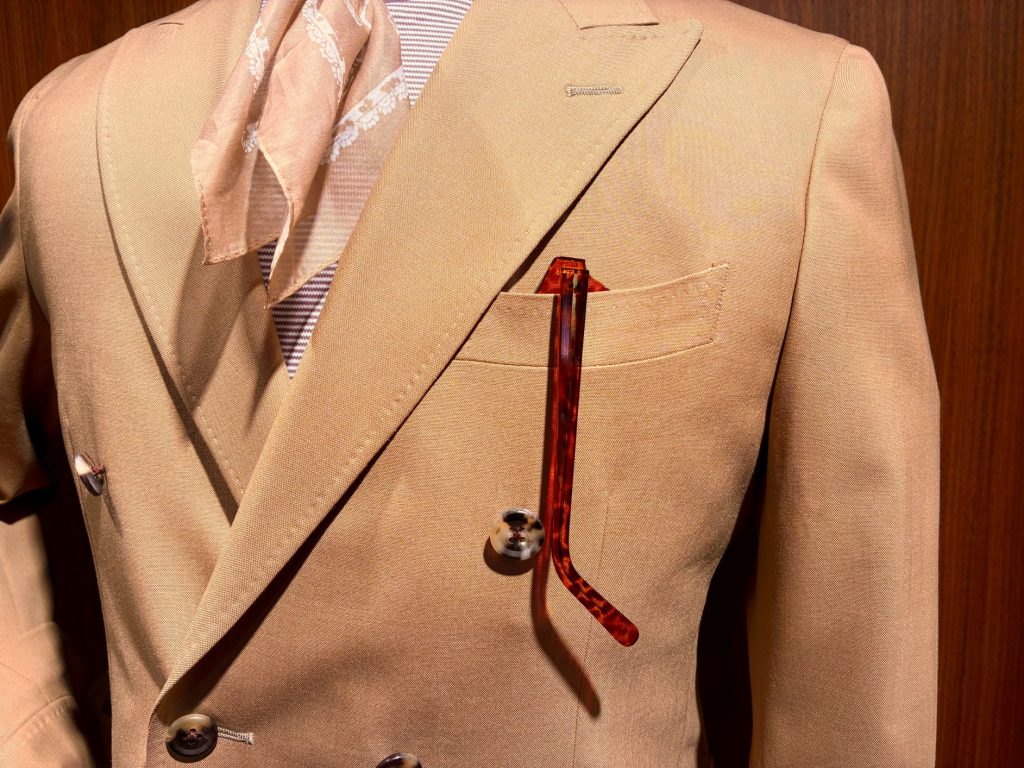 たまにはトレンドカラー、軽さと抜け感も。