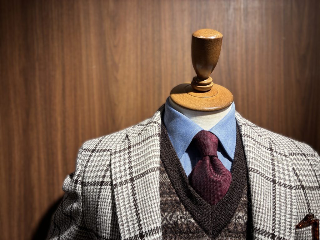 ツイード生地を、軽く羽織りやすく。