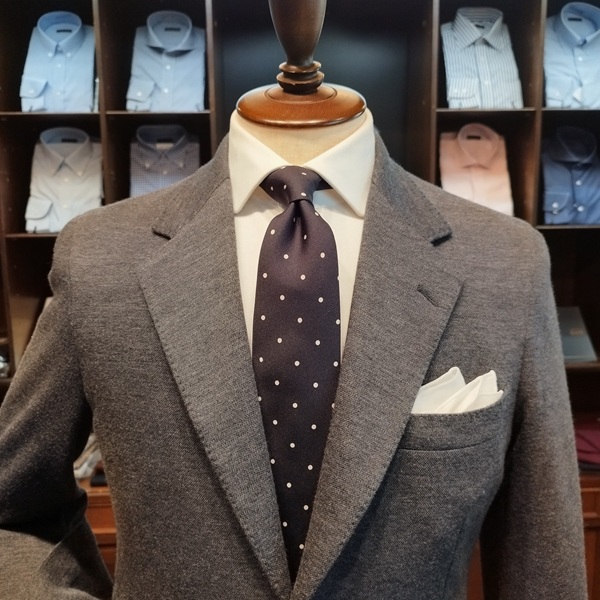 【Trans Seasonal Suit】シーズンをまたいで楽しめるジャージースーツ
